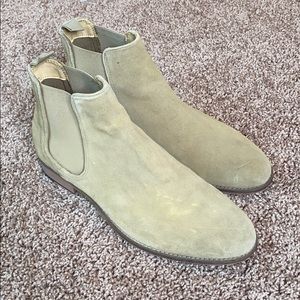 Men’s Chelsea boot. Tan. Size 10.